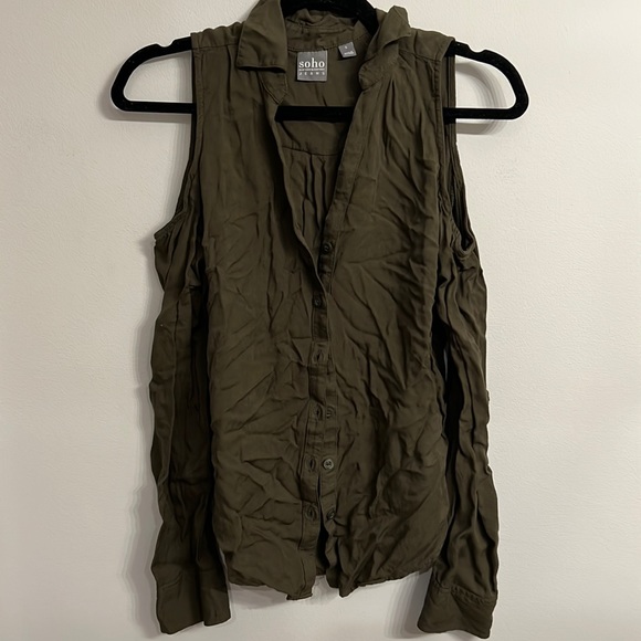 Green button down - Picture 1 of 1